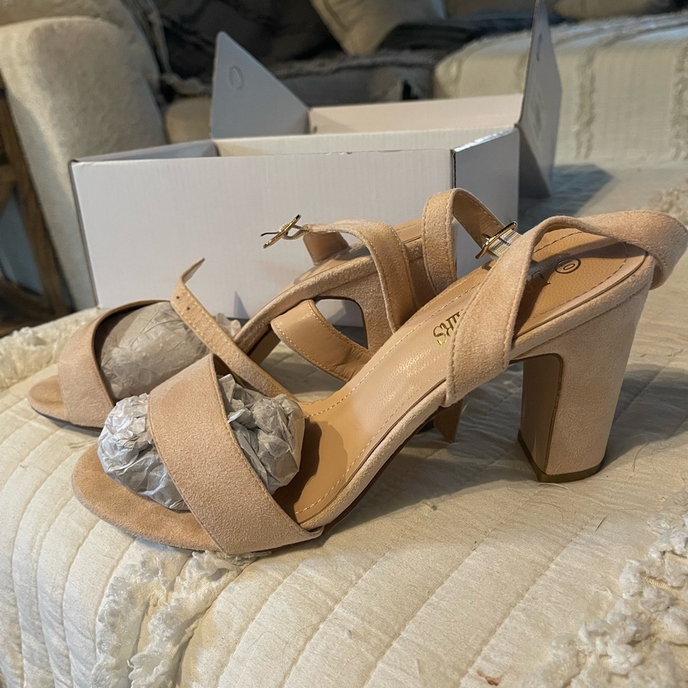 Nude suede heals
